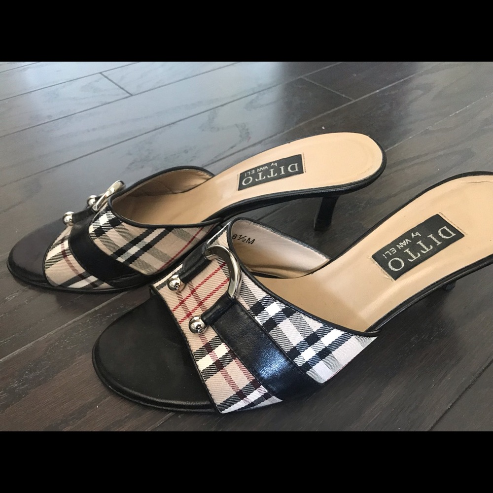 Beautiful kitten heel open toe slides.